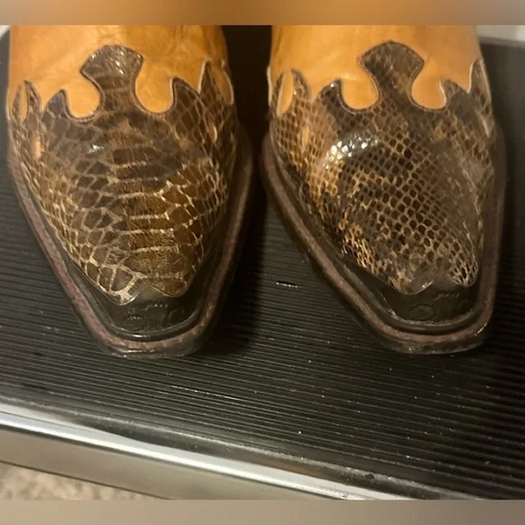 Women’s Two-Tone Brown Western Boot - Picture 5 of 7